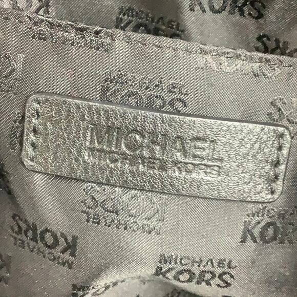 Michael Kors Delaney Gold hardware & Chain Link Studded shoulder bag w dust bag - Picture 4 of 16